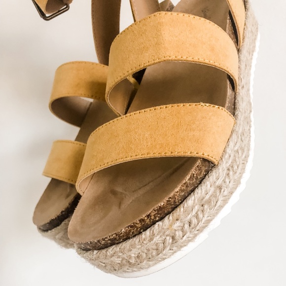 Like new! Yellow platform sandals - Picture 3 of 6